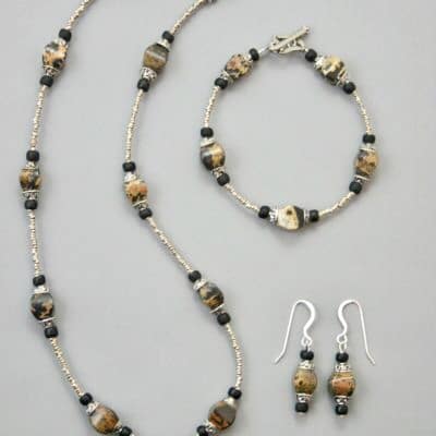 BE431EDB-4FBF-44D1-87AD-6697443811BC Heishe Stone Jewellery Set