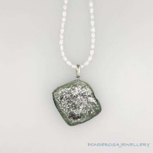 White Pearls & Roman Glass