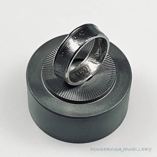 Pence 1974 Coin Ring - British (10 New Pence - 1974)